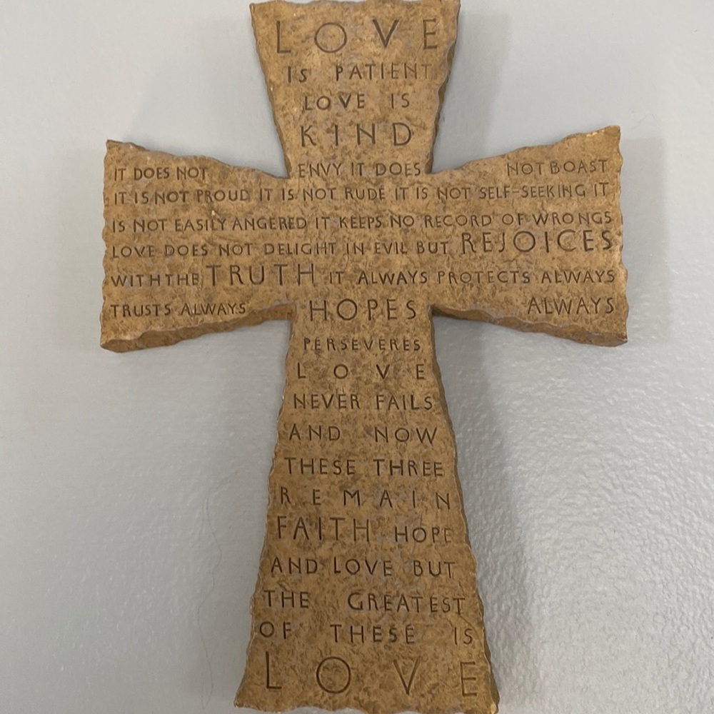 CROSS WALL ART/1 CORINTHIANS 13 - LOVE IS PATIENT, LOVE IS KIND